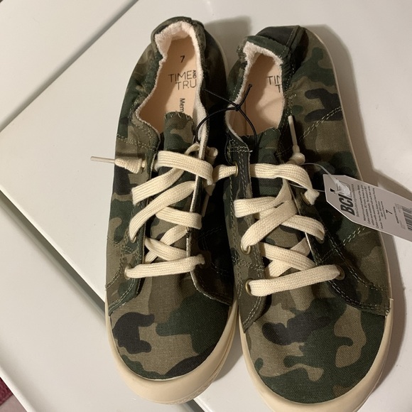 NWT Time and Tru Camouflage sneakers women’s - Picture 3 of 5